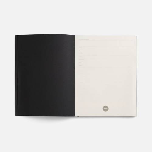 Ежедневник Flat Maxi, недатированный, черный фото 5