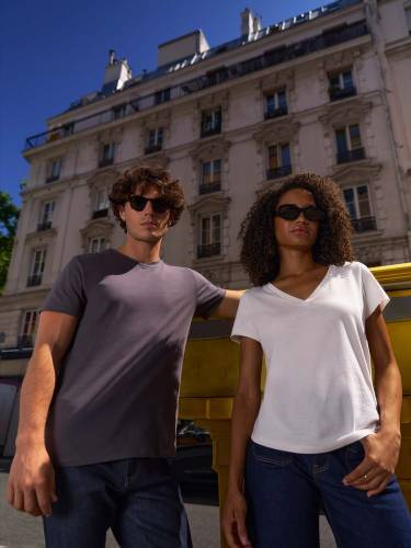 Футболка унисекс Regent с V-образным вырезом, красная фото 9