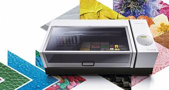 Мы инсталлировали новейший сувенирный принтер Roland LEF-200
